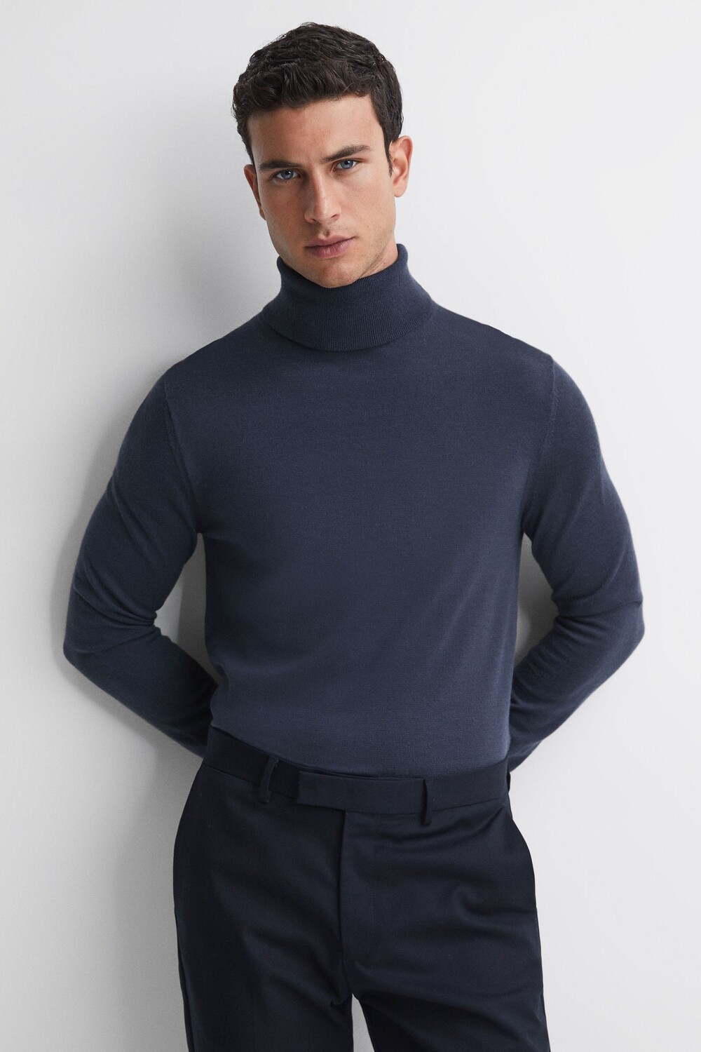 

Водолазка Caine из шерсти мериноса Reiss, синий