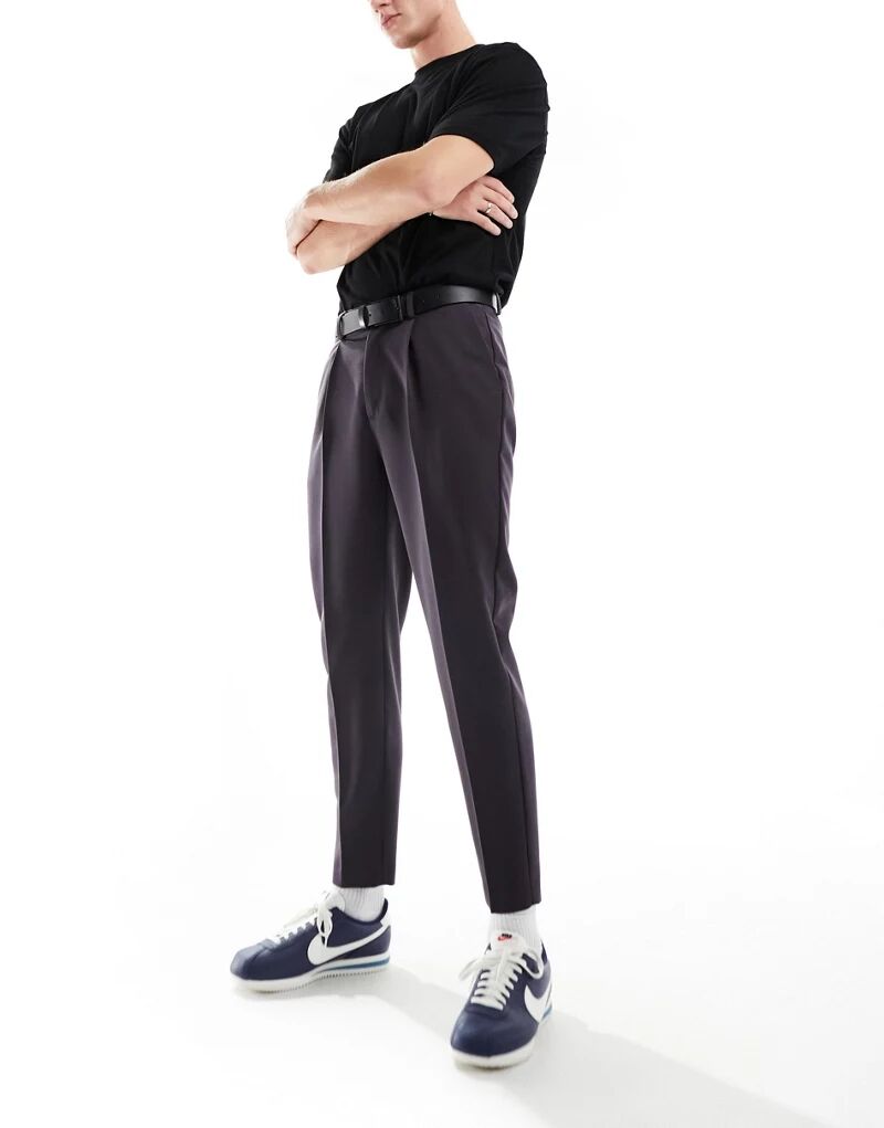Элегантные зауженные брюки антрацитового цвета ASOS