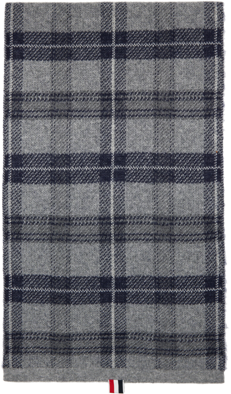 

Серый шарф в клетку тартан Thom Browne