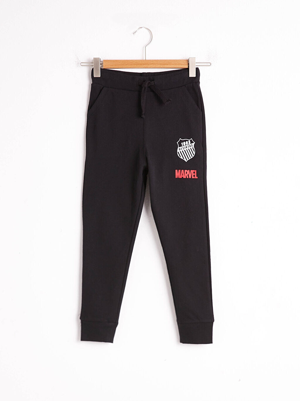 

Спортивные штаны Boy Marvel Beşiktaş Fan Jogger с принтом LCW Kids