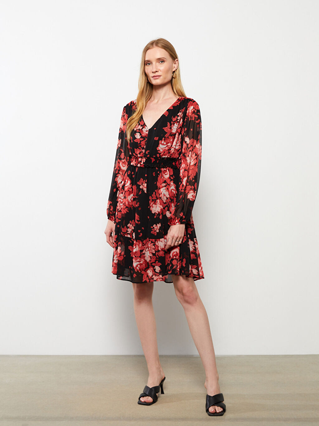 

Шифоновое женское платье с V-образным вырезом и длинными рукавами LCWAIKIKI Classic