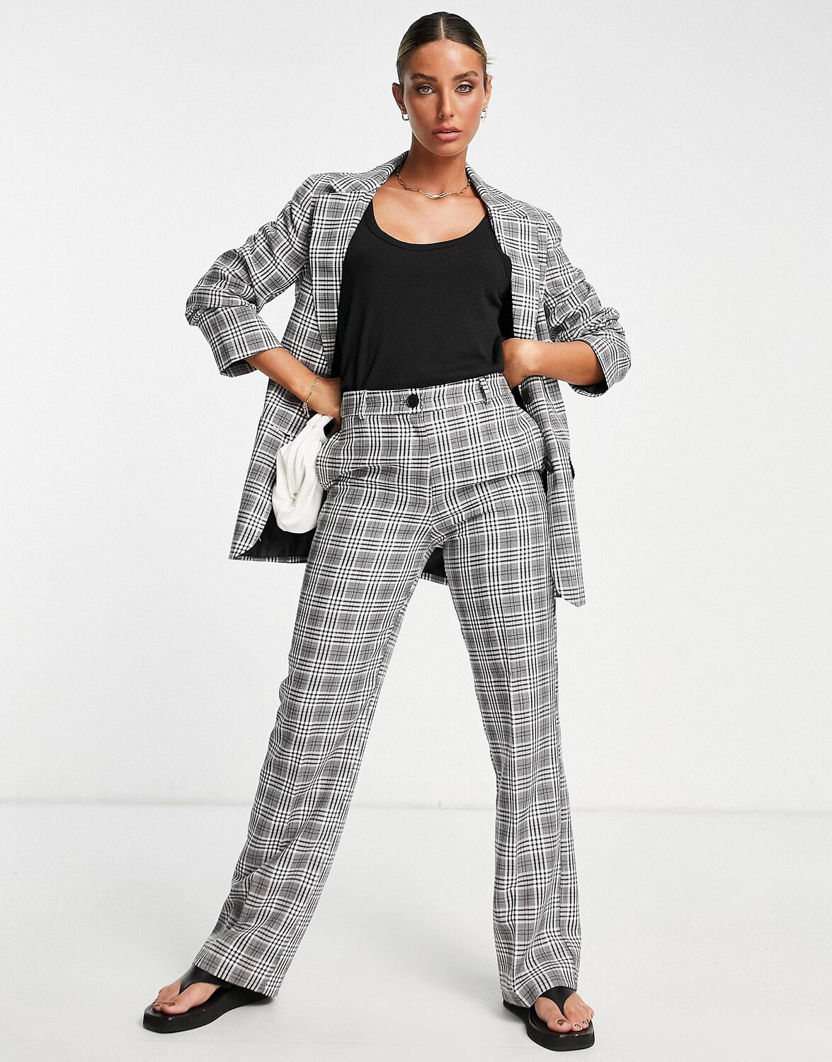 

Серые брюки прямого кроя в клетку ASOS DESIGN Mix & Match