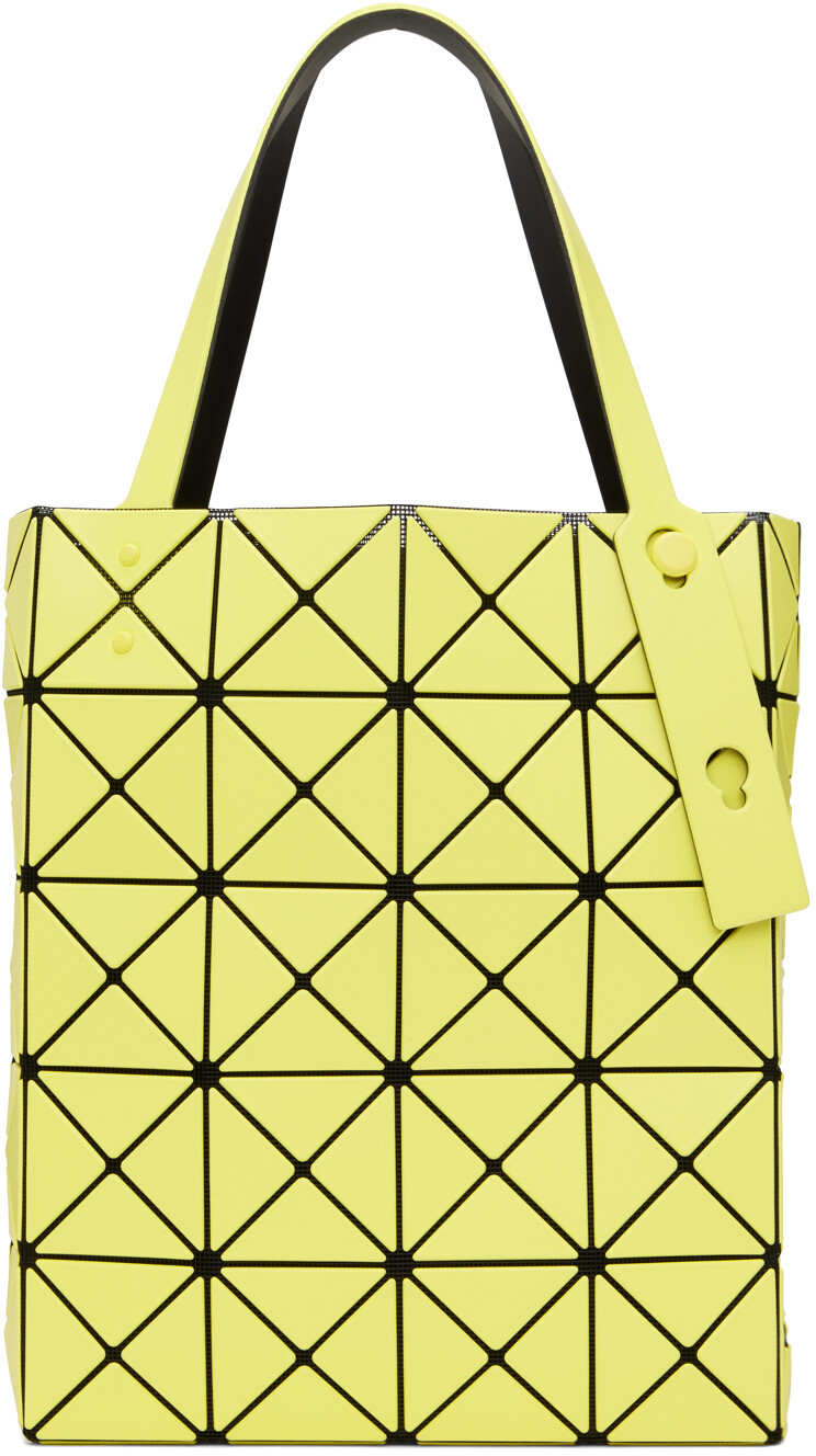 

Желтая большая объемная большая сумка с короткими ручками Lucent Bao Bao Issey Miyake