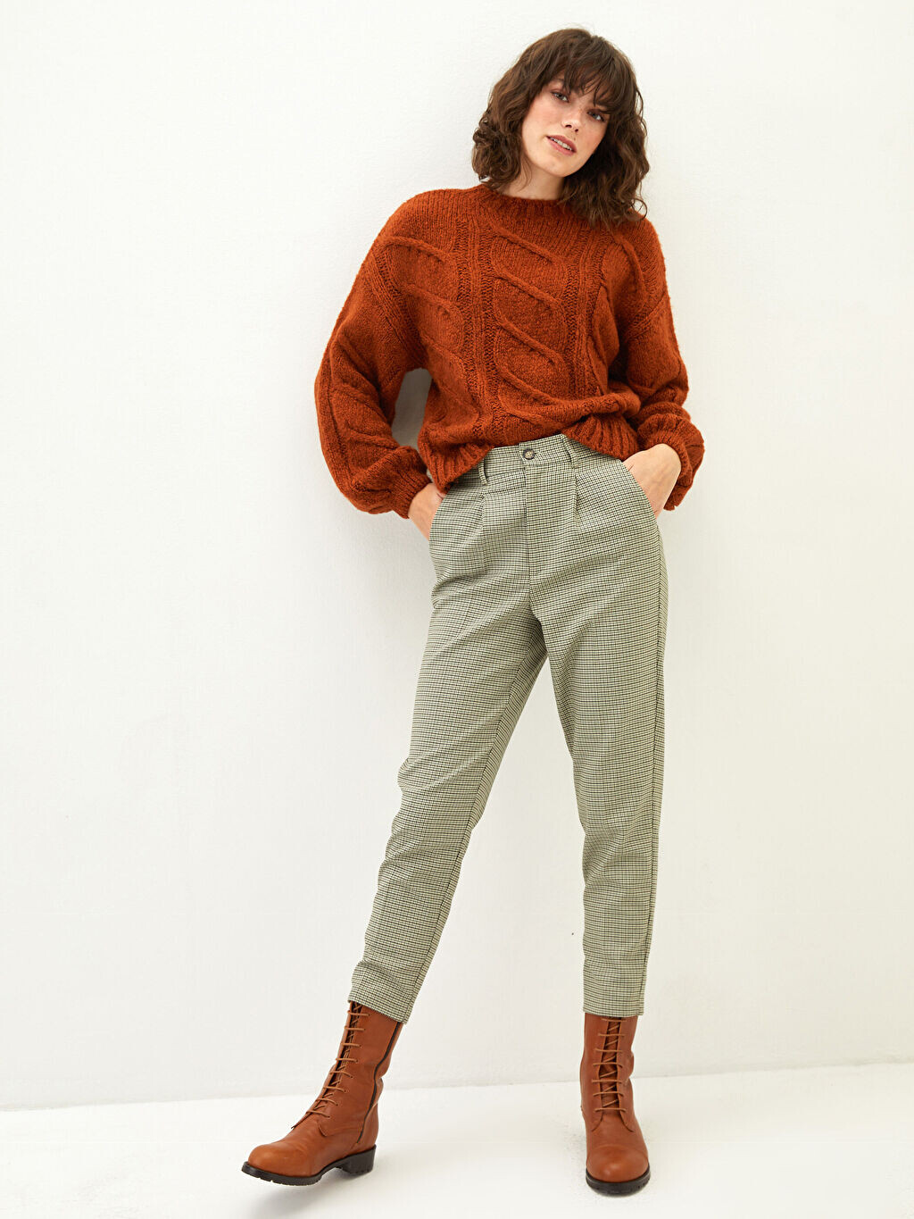 

Комфортные женские брюки в клетку с нормальной талией LCW Casual