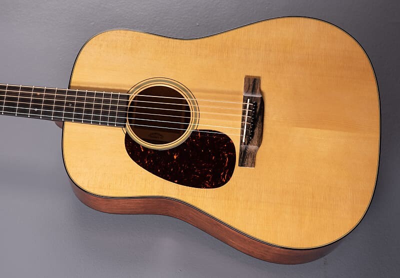 

D-18 Левая рука Martin D-18 Left Hand