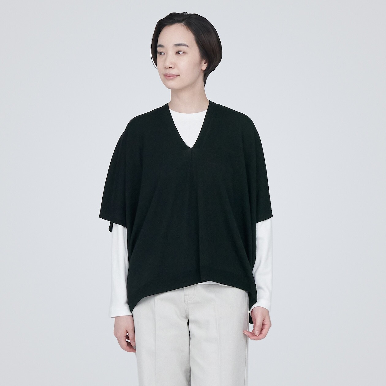 

Моющийся шерстяной свитер-пончо большого размера MUJI, черный