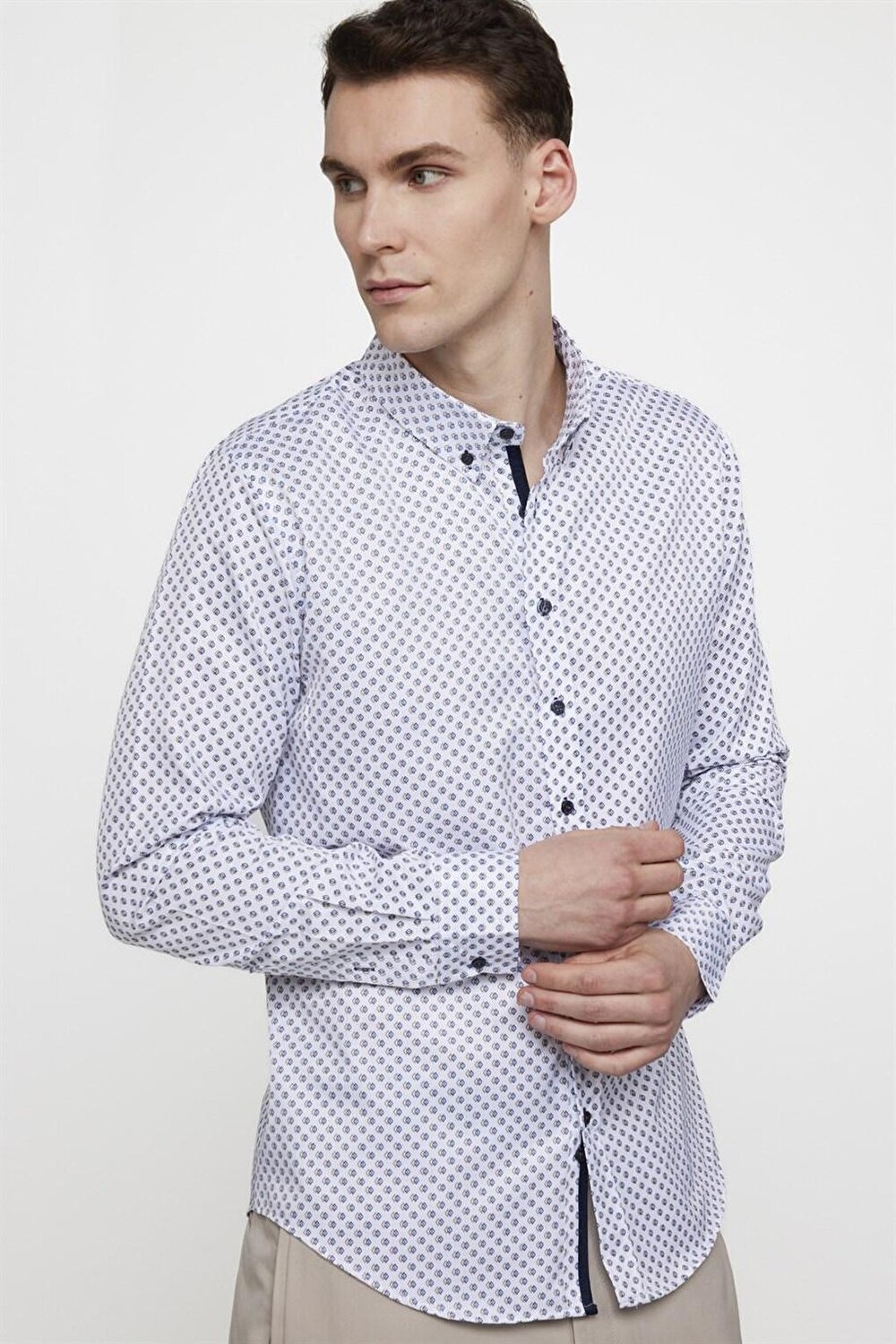 

Мужская рубашка Slim Fit с воротником на пуговицах и длинным рукавом с принтом и окантовкой TUDORS