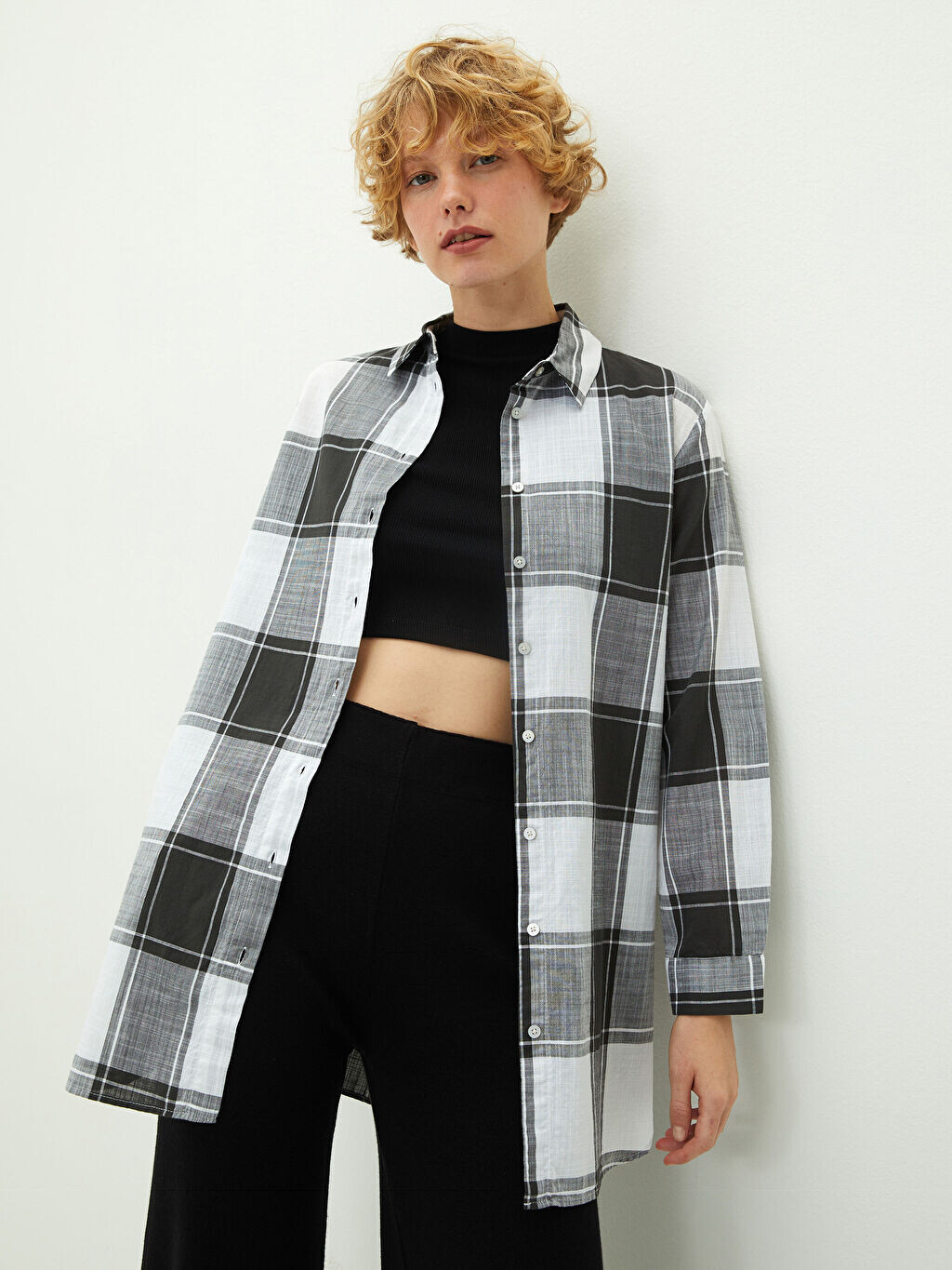 

Хлопковая женская туника с воротником рубашки и длинными рукавами LCW Casual