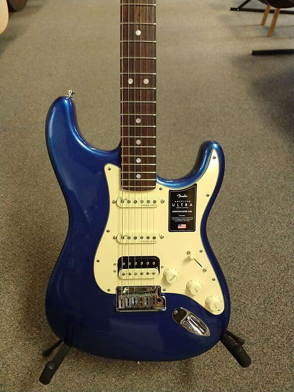 

Новый Fender American Ultra Stratocaster HSS Cobra Blue с жестким футляром American Ultra Stratocaster HSS Cobra Blue with Hard Case