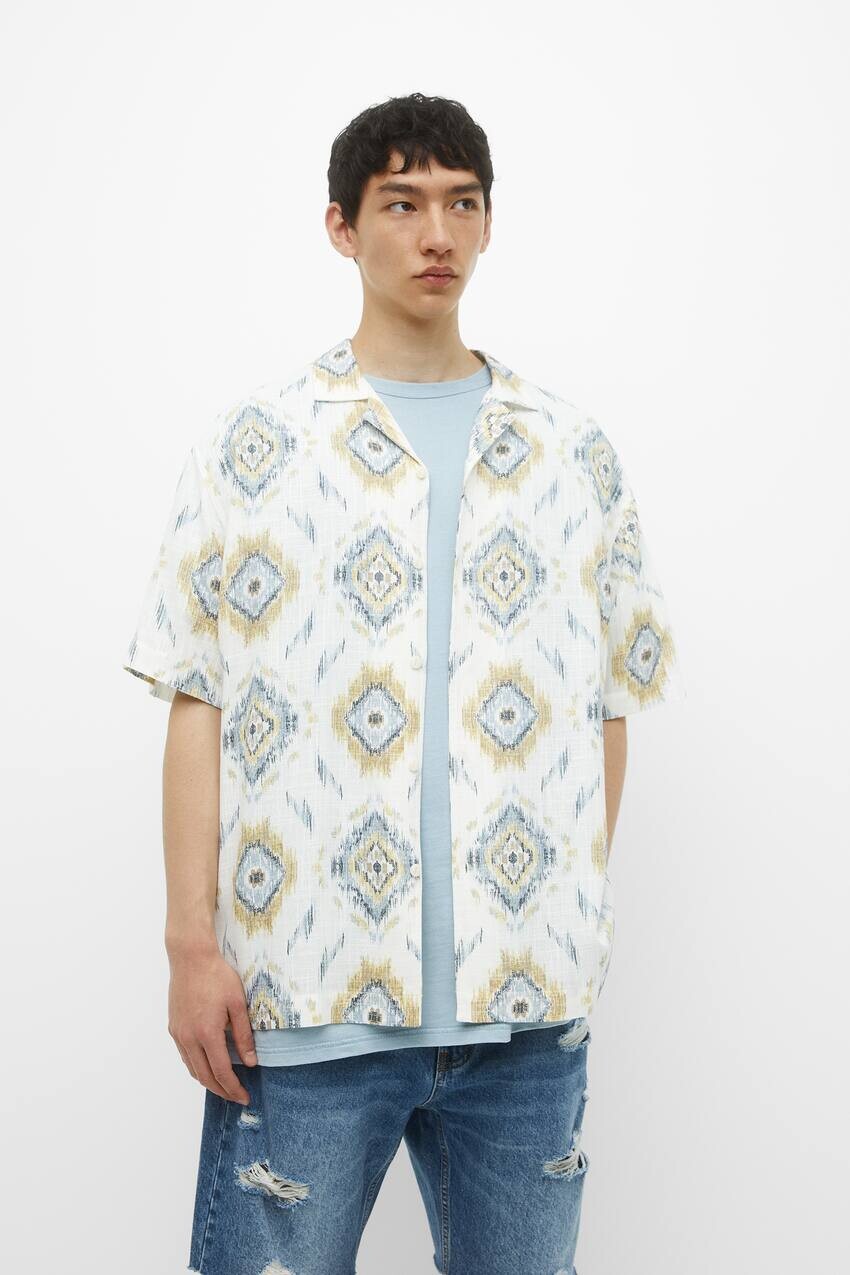

Рубашка с короткими рукавами и принтом Pull&Bear, белый