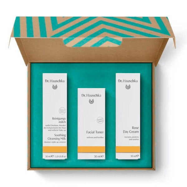 

Dr. Hauschka The Essentials Set Дневной крем с розой 30 мл + Тоник для лица 30 мл + Успокаивающее очищающее молочко 30 мл