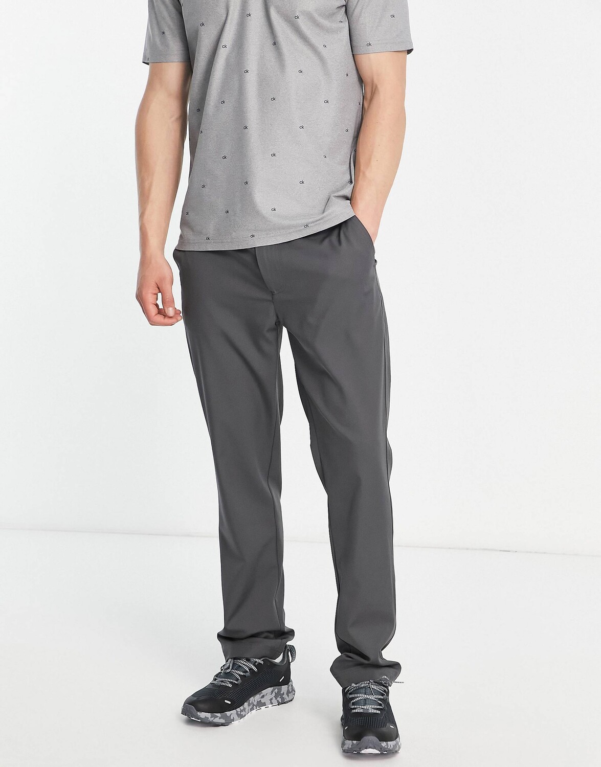 

Серые эластичные брюки классического кроя Calvin Klein Golf Bullet