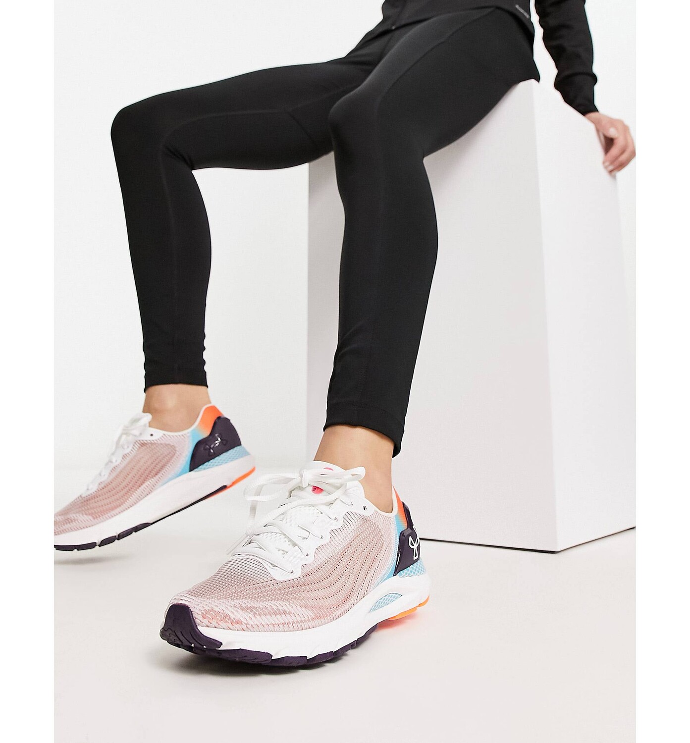 

Розовые кроссовки Under Armour Running HOVR Sonic 6 BRZ