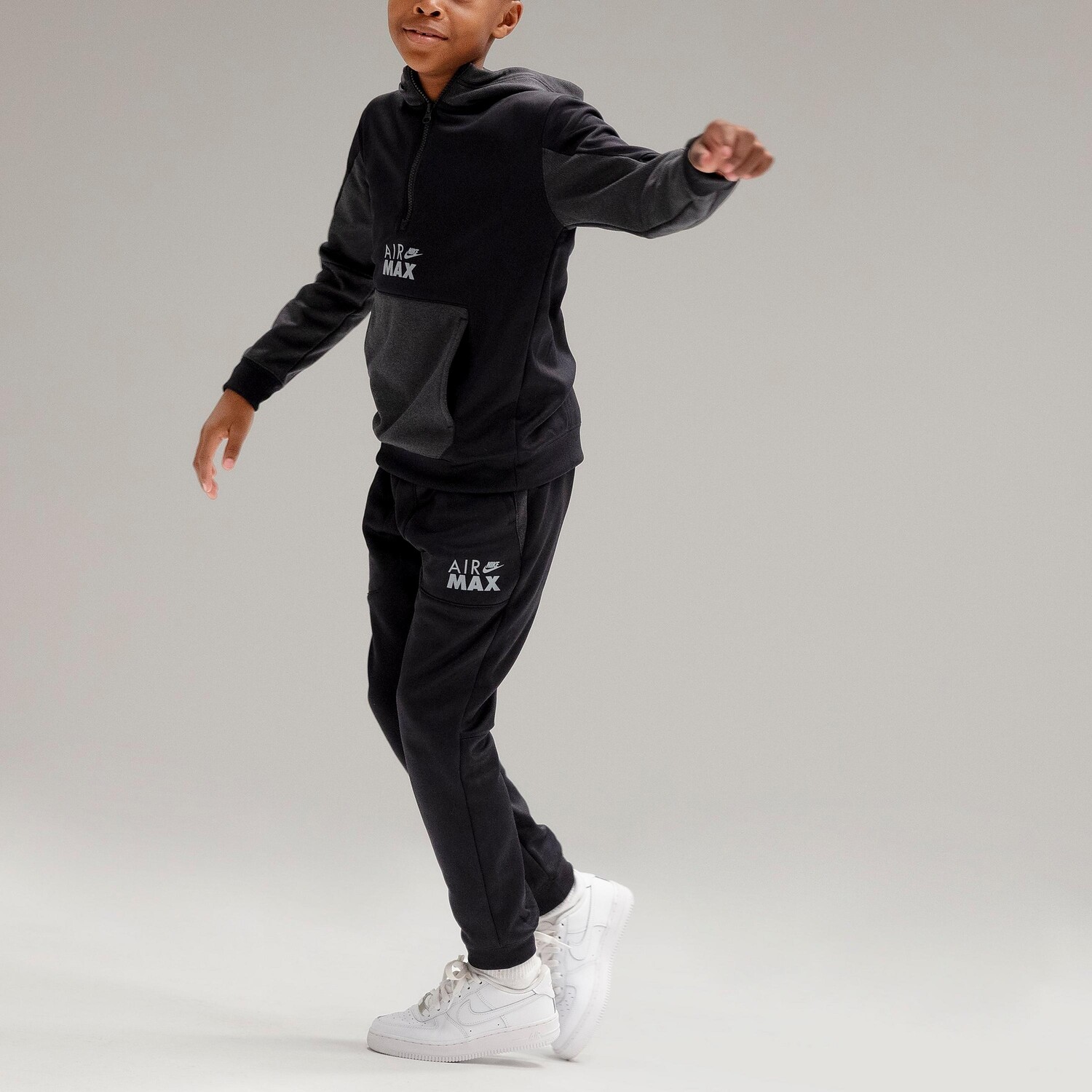 

Брюки-джоггеры Nike Sportswear Air Max Therma-FIT для мальчиков, черный