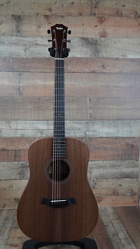 

Taylor Big Baby Taylor (BBT) Дорожные и малогабаритные гитары из орехового дерева Big Baby (BBT) Walnut Travel & Small-Body Guitars