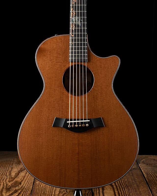 

Taylor Custom Grand Concert Sinker Redwood/Cocobolo - Shaded Edgeburst - Бесплатная доставка CUSTGC22C02