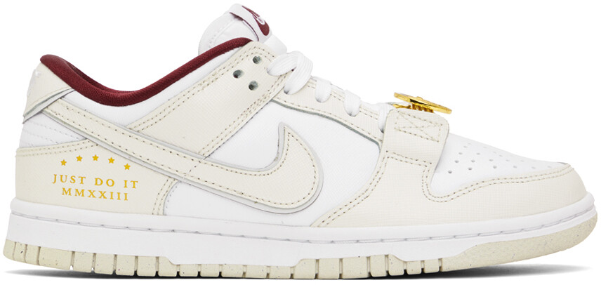 

Бело-бежевые кроссовки Dunk Low SE Nike