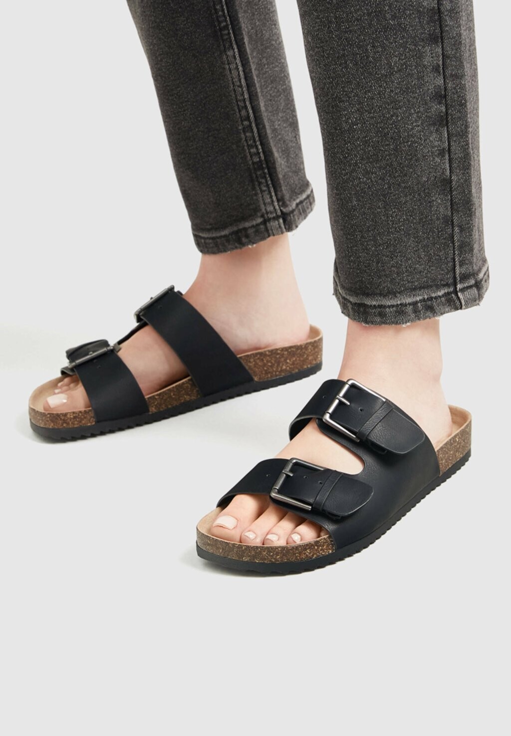 

Шлепанцы PULL&BEAR, черный