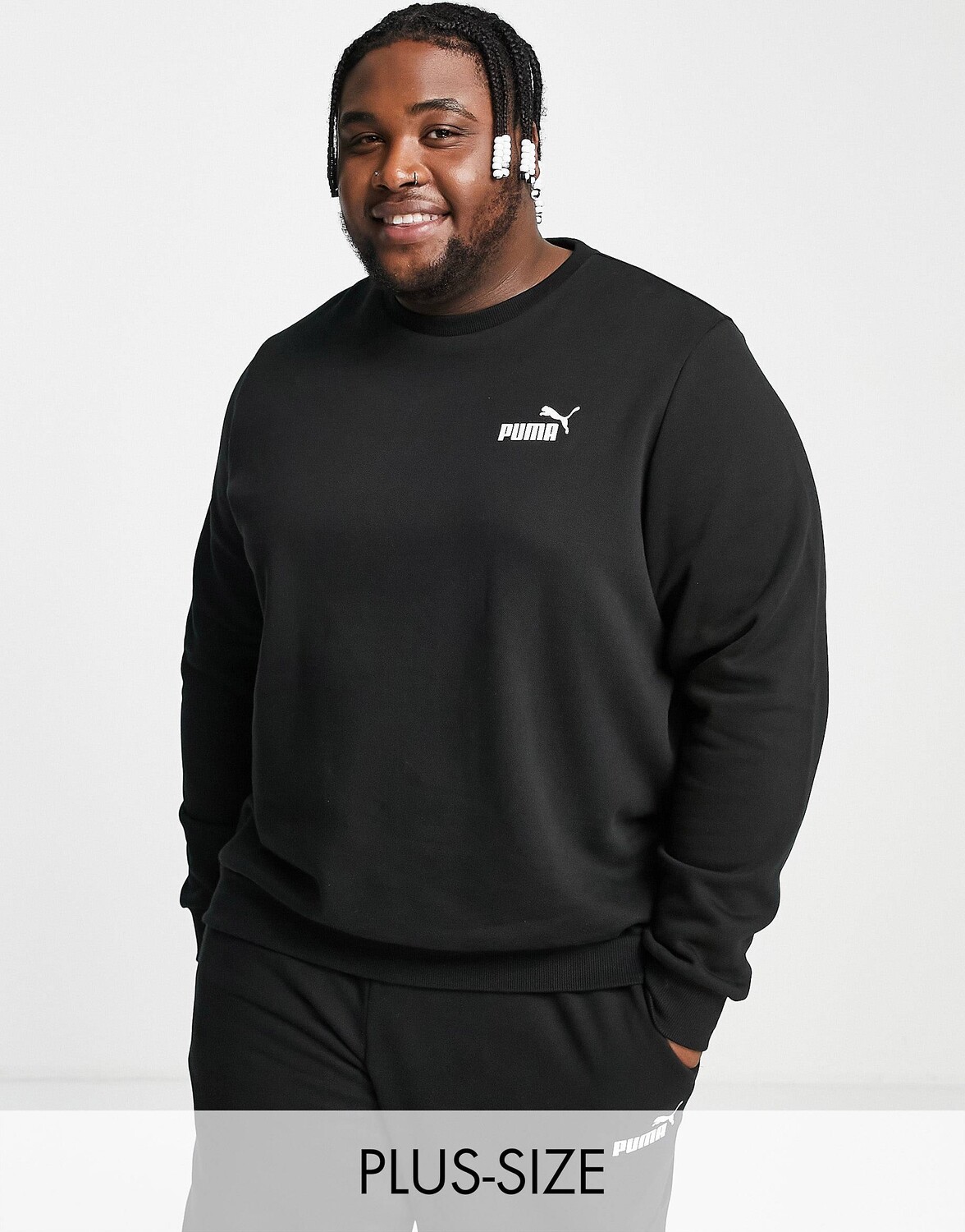 

Черный свитшот с небольшим логотипом Puma PLUS Essentials