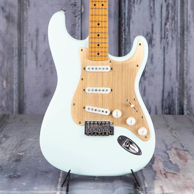 

Squier 40th Anniversary Stratocaster Vintage Edition, Satin Sonic Blue Squier 40th Anniversary Stratocaster Edition,