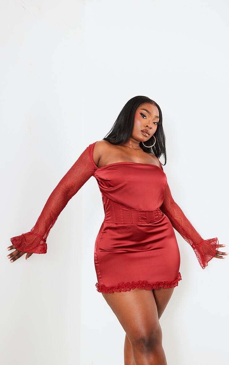 

PrettyLittleThing Плюс бордовое кружевное облегающее платье с корсетом