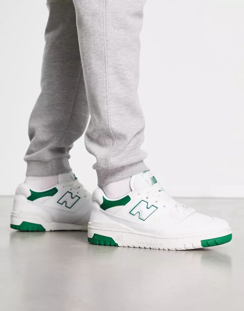 Бело-зеленые кроссовки New Balance 550