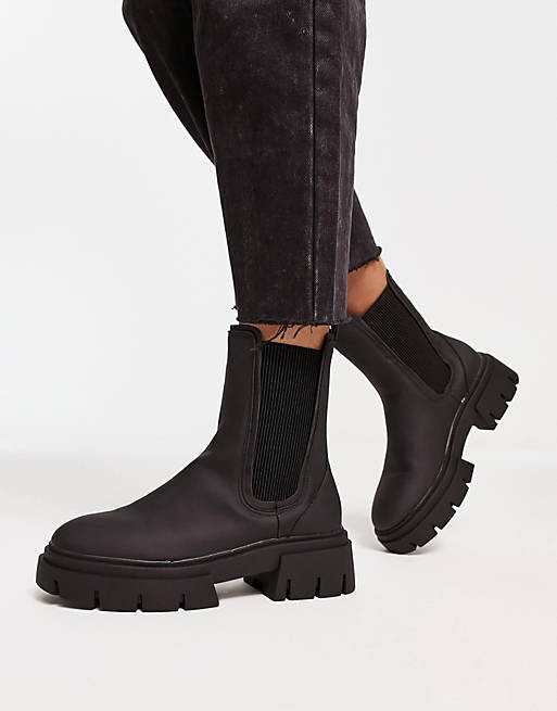 

Черные ботинки на массивной подошве с раздельной подошвой Schuh Wide Fit Amaya