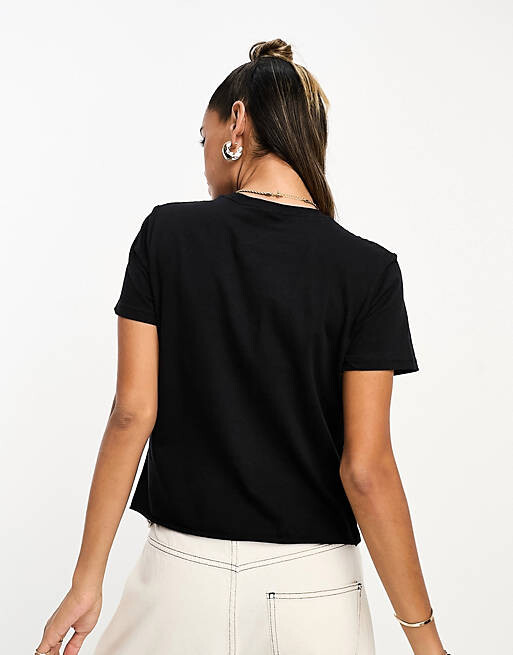 

Черная детская футболка с изображением списка гостей ASOS DESIGN, Черный