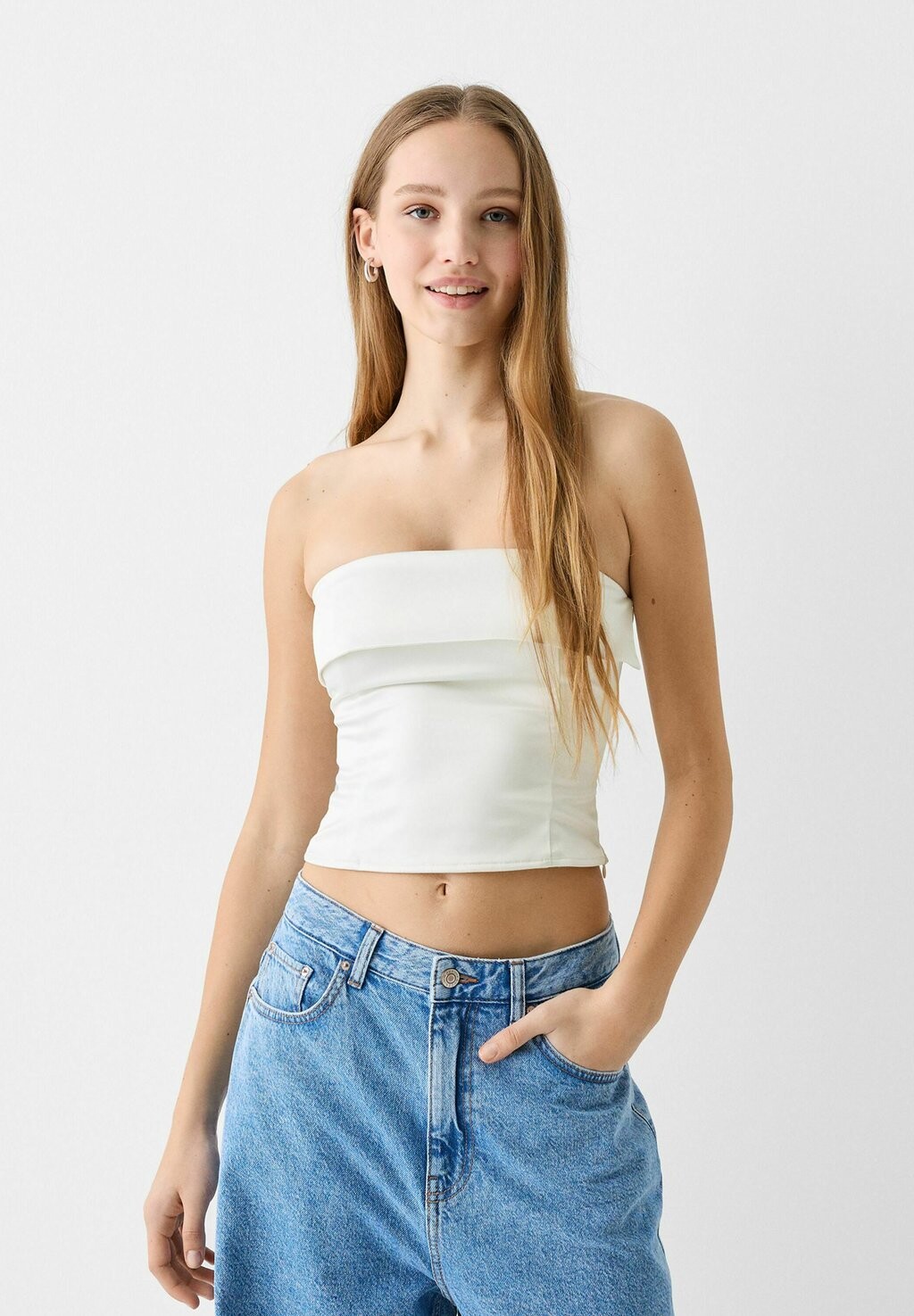 

Топ WITH TURN-DOWN Bershka, цвет white