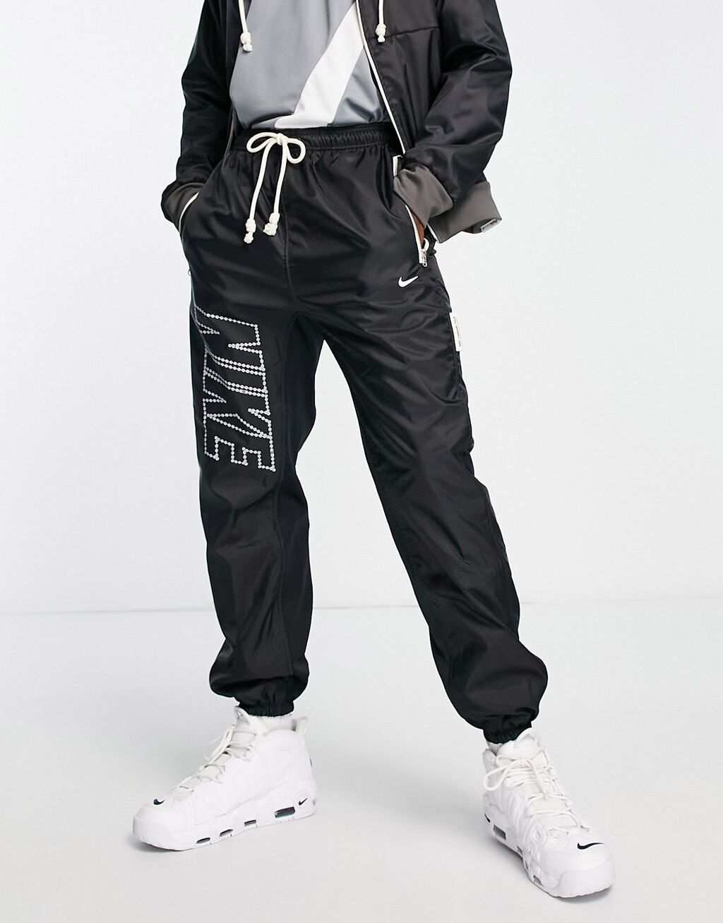 

Черные джоггеры Nike Basketball Seasonal Exploration Standard Issue Therma-FIT