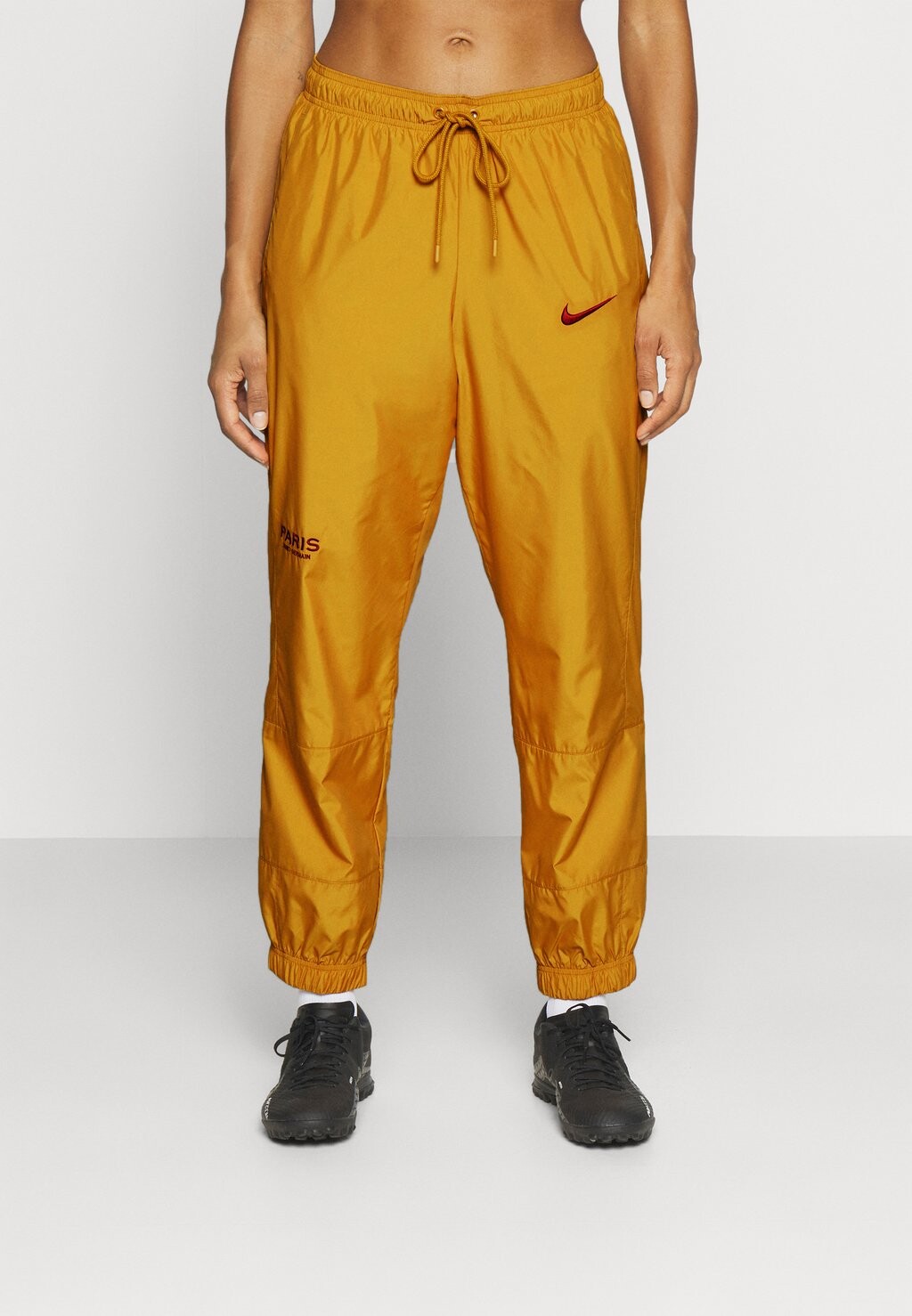 

Спортивные шорты Nike, Оранжевый