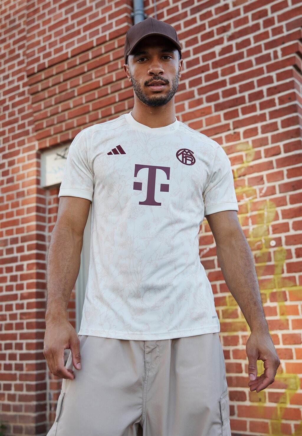 

Футболка Bayern München Adidas, цвет off white