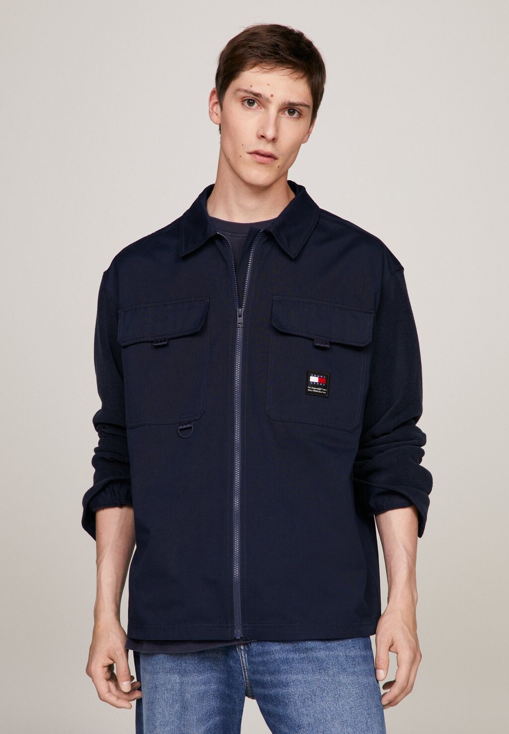 

Весенняя куртка Tommy Jeans, темно-синий