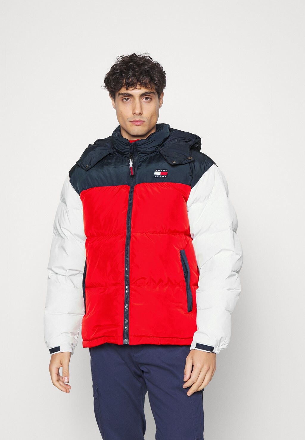 

Пуховик АЛЯСКА Tommy Jeans, темно-синий/мульти, Красный