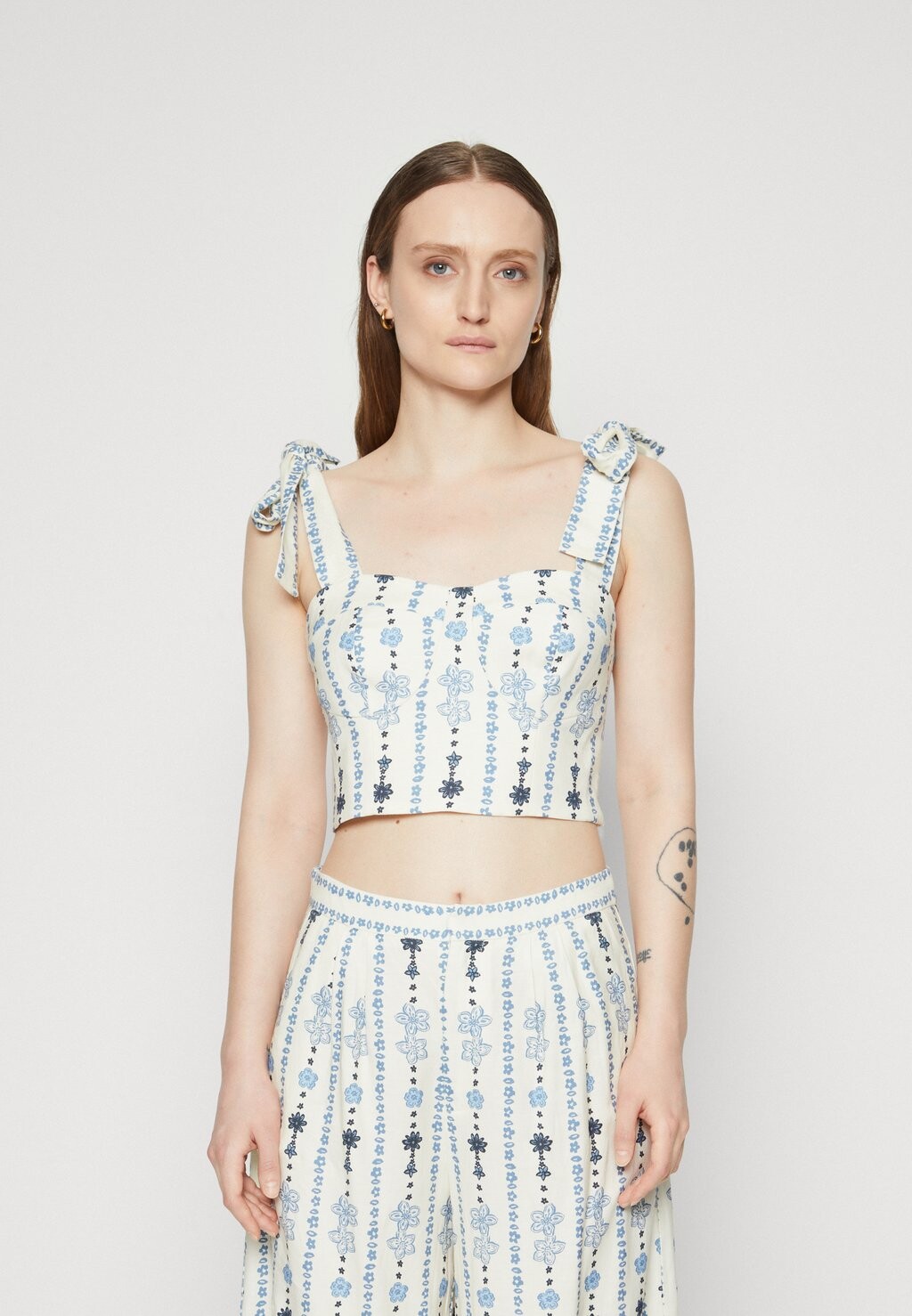 

Топ EVELYN TIE STRAP BUSTIER By Malina, разноцветный