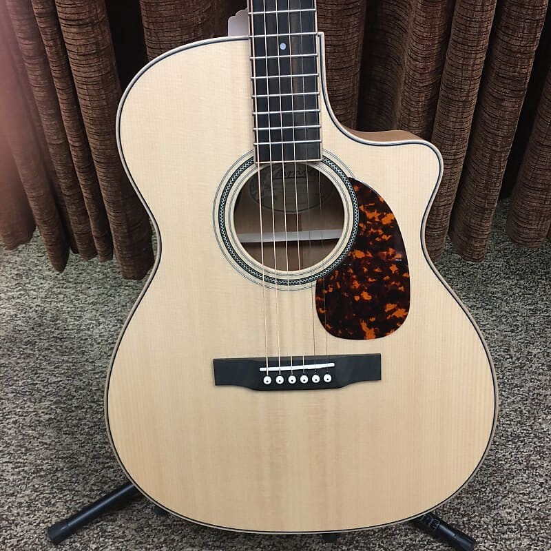 

Акустическая гитара Larrivee OMV-03E Recording Series Acoustic/Electric Guitar, All Solid Woods w/Hardshell Case