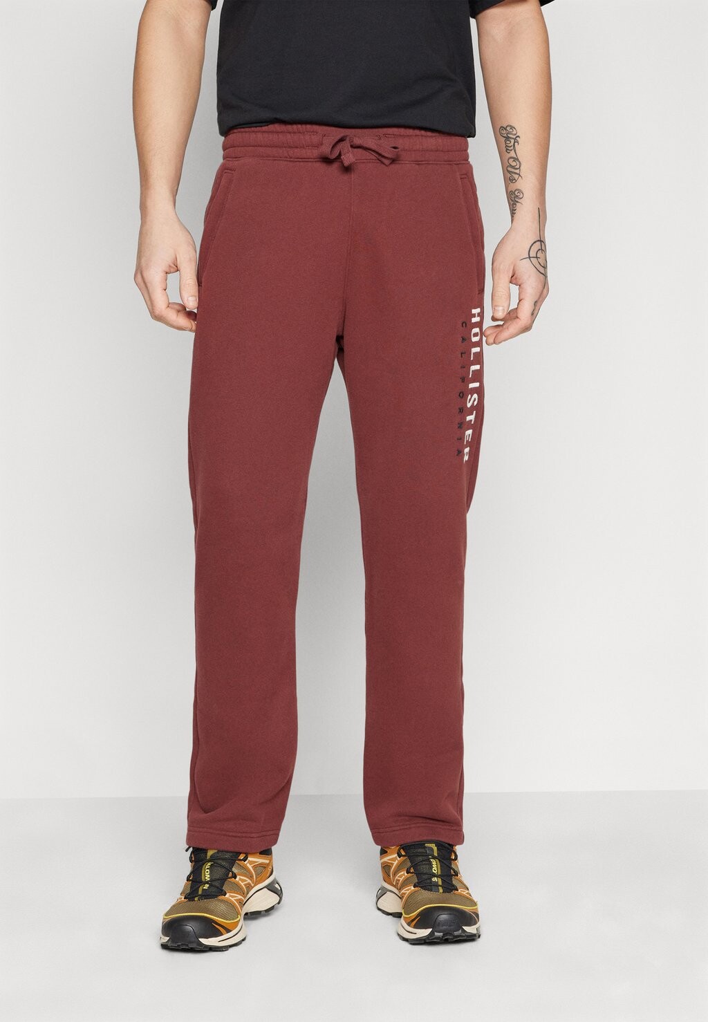 

Спортивные брюки Straight Leg Varsity Logo Seatpant Hollister Co., цвет rum/raisin