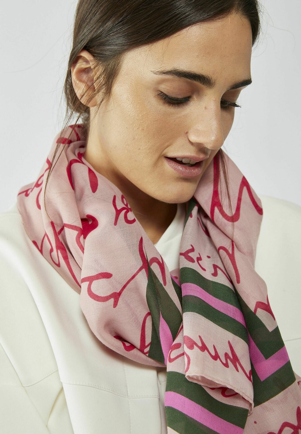 

Шарф SOFTER MIT SCHREIBSCHRIFT PRINT Codello, цвет rosa