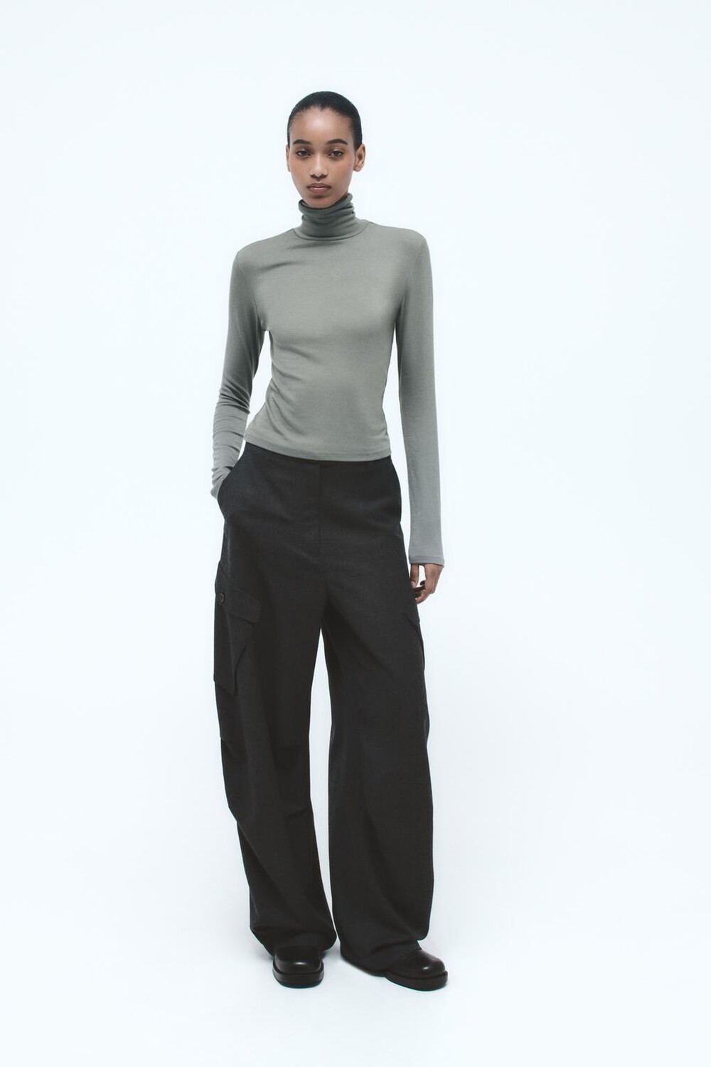 

Футболка с воротником ZARA, хаки