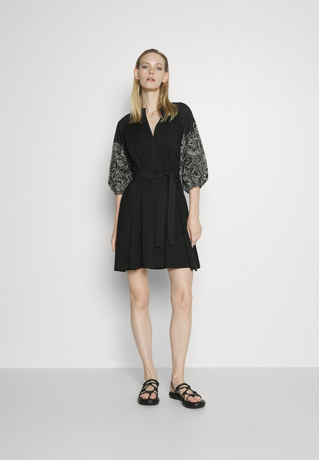 

Коктейльное платье WEEKEND MaxMara, черный