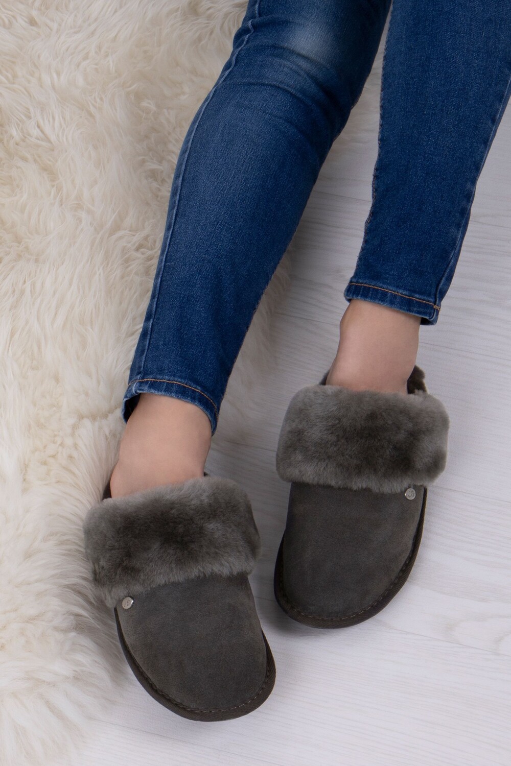 

Женские тапочки Duchess из овчины Just Sheepskin, серый