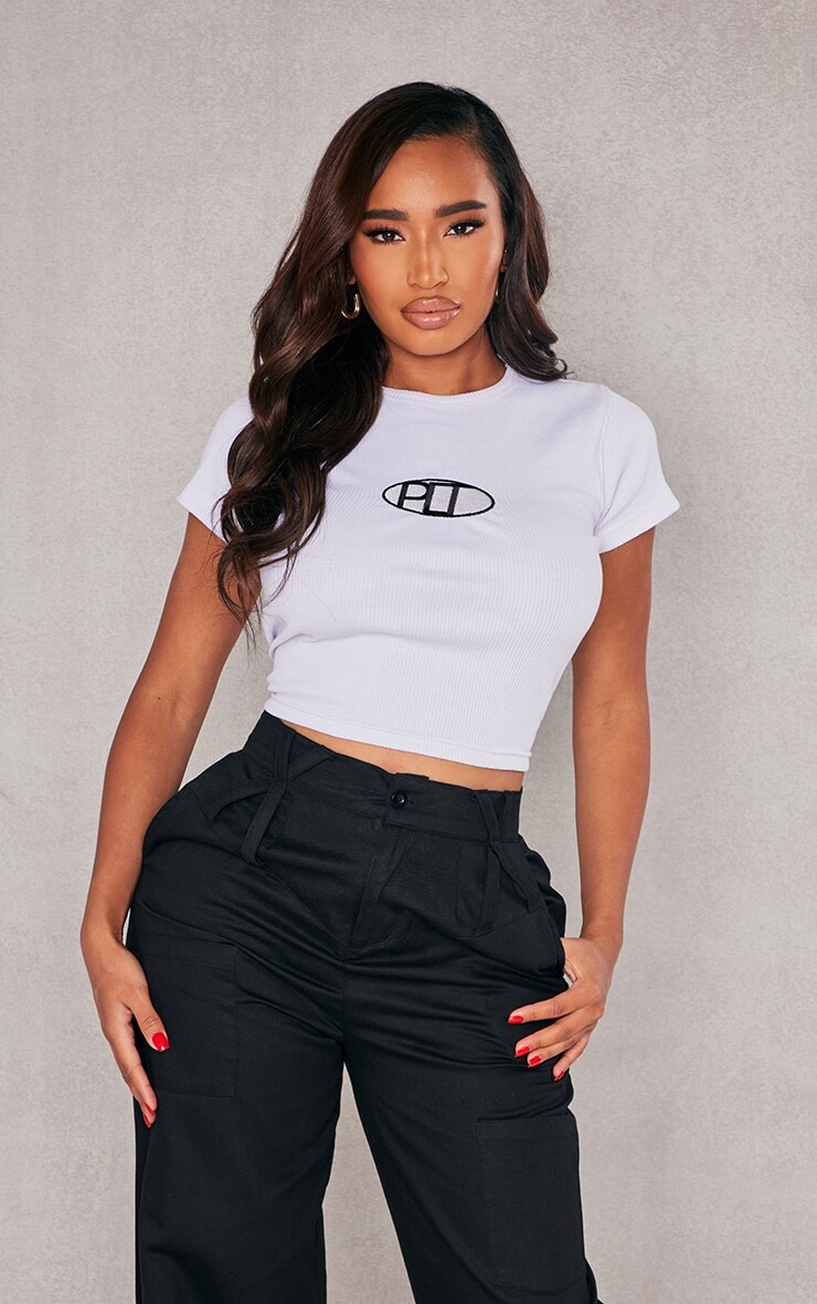 

PrettyLittleThing Форма белая футболка в рубчик