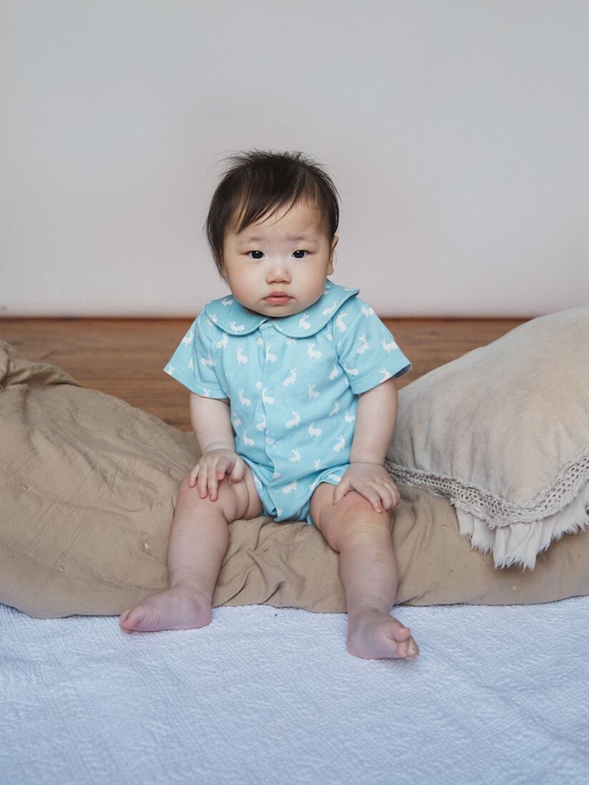 

Комбинезон из джерси The Little Tailor Baby с принтом зайца, синий