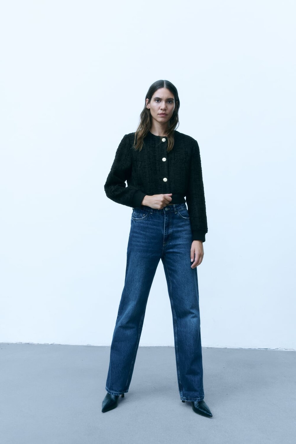 

Укороченный фактурный бомбер ZARA, черный
