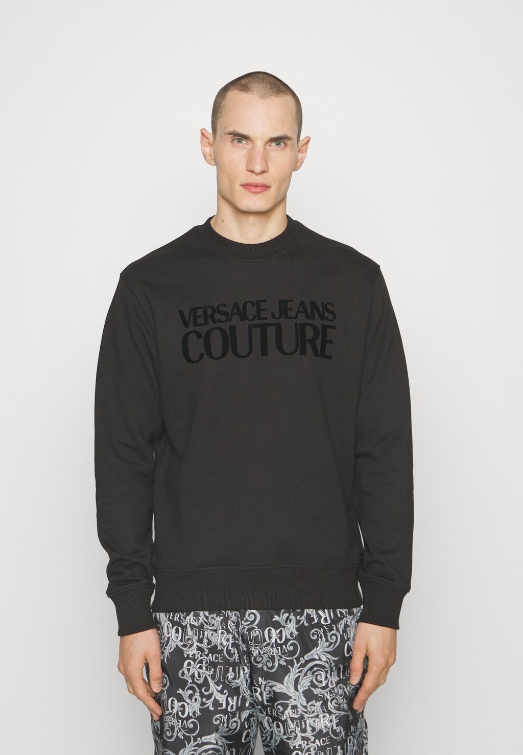 

Толстовка Versace Jeans Couture, черный