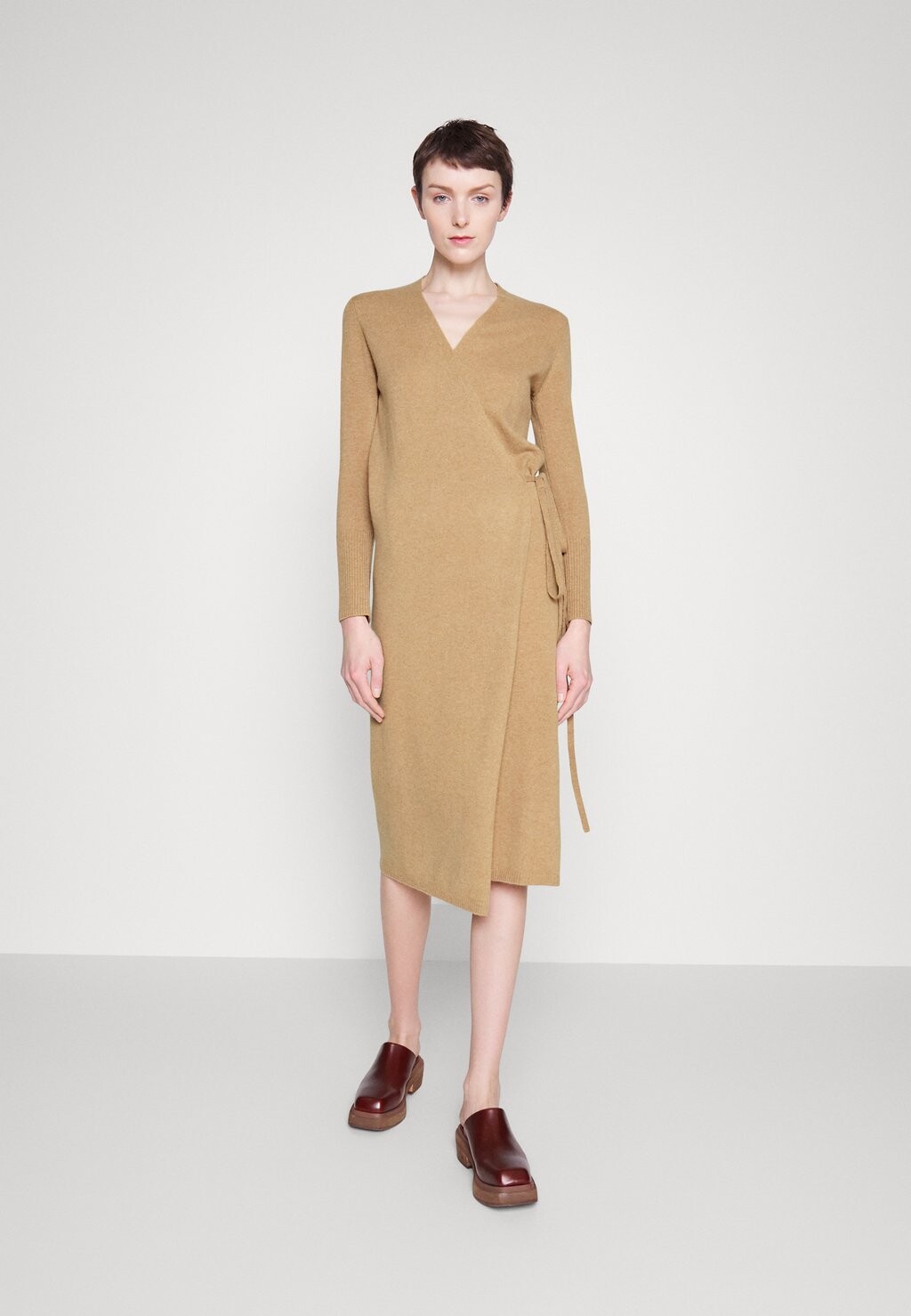 

Платье вязаное pure cashmere, бежевый