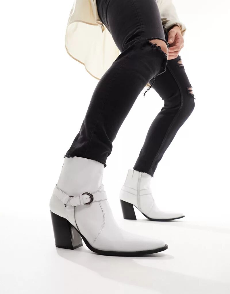 Белые кожаные ботинки на каблуке с пряжкой ASOS