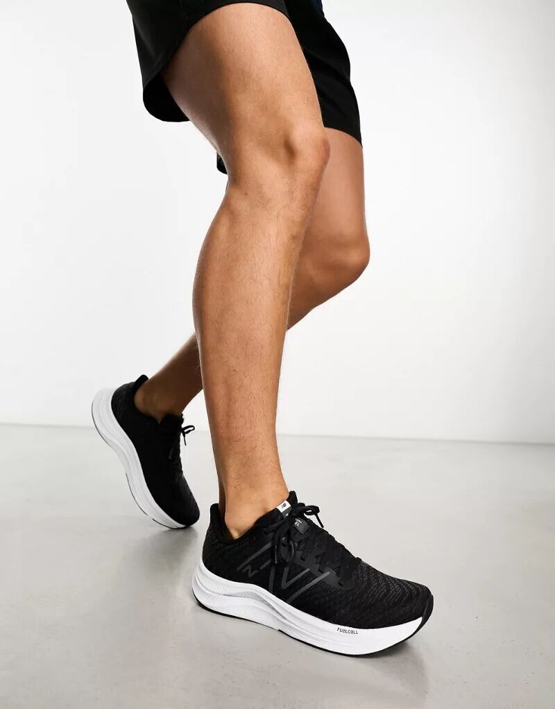 

Черные кроссовки New Balance FCPR