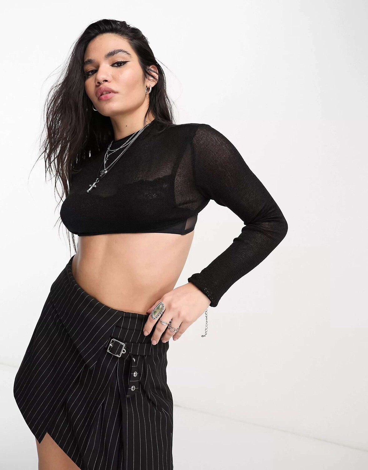 

Укороченный вязаный топ ASOS из прозрачной пряжи черного цвета