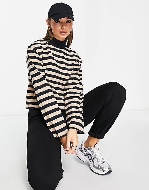 

Светло-коричневый топ с длинными рукавами и высоким воротником ASOS DESIGN